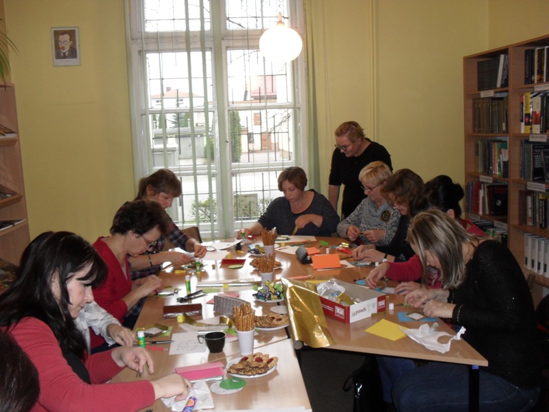 Warsztaty plastyczne metodą iris folding w Powiatowej Bibliotece Pedagogicznej w Działdowie