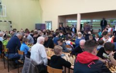 Aż 218 zawodniczek i zawodników z Polski i zagranicy w III Otwartym Turnieju Szachowym Uzdowo 2019 (film)