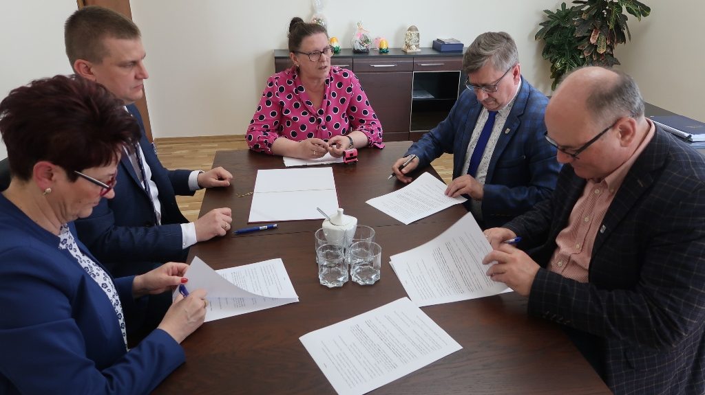 Umowa w sprawie dofinansowania inwestycji drogowych Gminy Iłowo-Osada została podpisana!