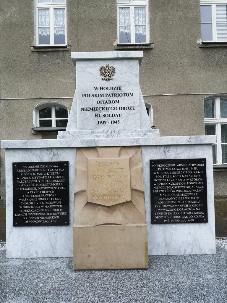 Zaproszenie na uroczyste odsłonięcie odrestaurowanego pomnika na terenie byłego obozu Soldau w Działdowie