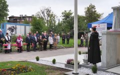Uroczyste odsłonięcie odrestaurowanego pomnika na terenie byłych obozów: niemieckiego i sowieckiego w Działdowie