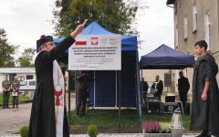Uroczyste odsłonięcie odrestaurowanego pomnika na terenie byłych obozów: niemieckiego i sowieckiego w Działdowie