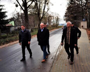 Odbiór inwestycji: „Przebudowa chodnika z przebudową odwodnienia przy drodze powiatowej nr 1542N w miejscowości Sławkowo”