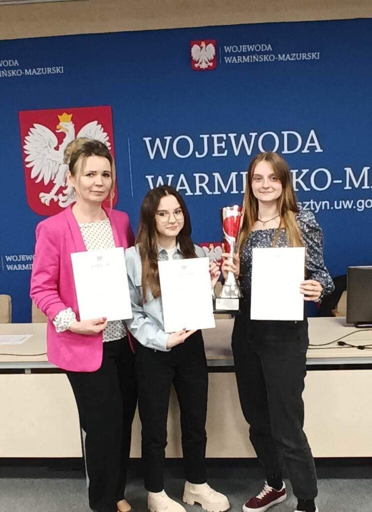 Uczennice z iłowskiego Zespołu Szkół Technicznych i Ogólnokształcących wygrały w Wojewódzką Olimpiadę Wiedzy o Bezpieczeństwie Powszechnym!