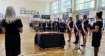 Szkoła Podstawowa w Burkacie otrzymała nowy sztandar!