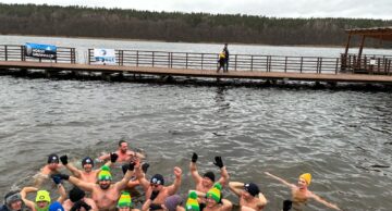 Ponad 220 uczestników zimowej kąpieli na Powiatowym  Festiwalu Morsowania w Lidzbarku!