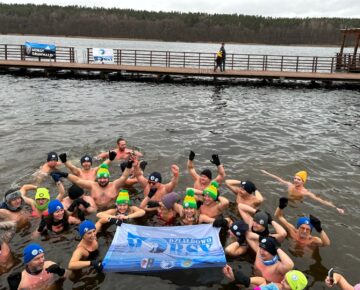 Ponad 220 uczestników zimowej kąpieli na Powiatowym  Festiwalu Morsowania w Lidzbarku!