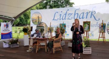 OSTATNI Z POWIATOWYCH WIECZORÓW Z POEZJĄ I PROZĄ W LIDZBARSKIM AMFITEATRZE